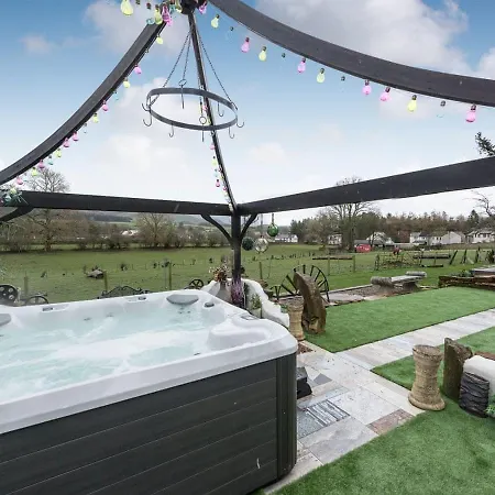 Holiday home Ravenstone Manor