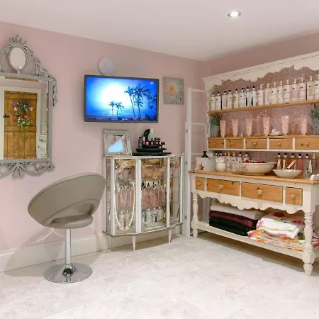Holiday home Ravenstone Manor *