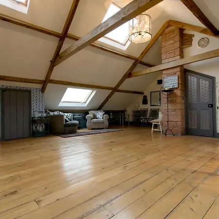 Holiday home Ravenstone Manor